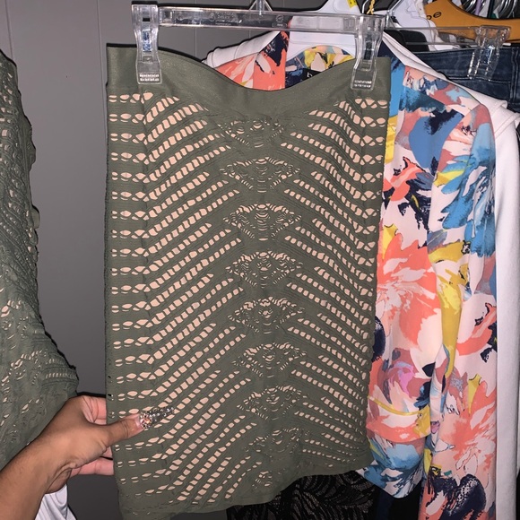 Bebe 2 piece set - Picture 2 of 4